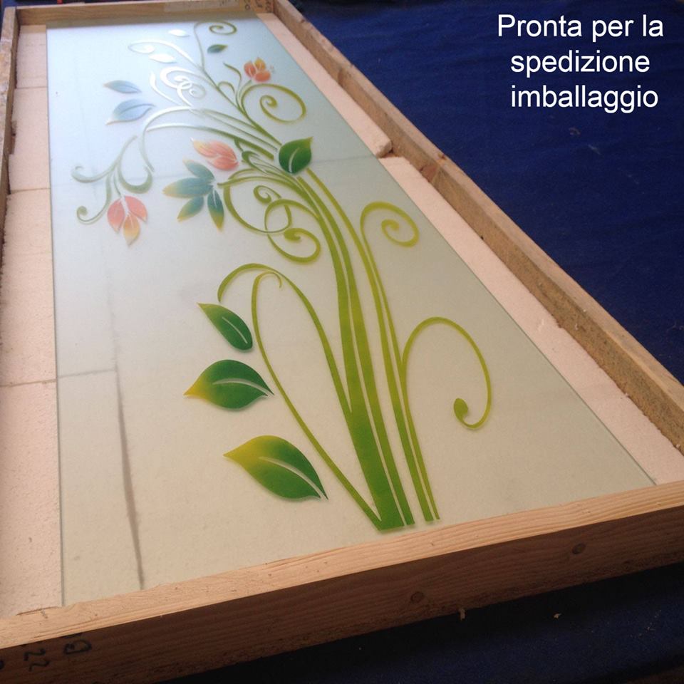 serglas glasstyle porte vetro vetreria veneziaSpedizione per Sicilia Pronta vetrate per porta in legno TRIESTE con farfalle porta tuttovetro stratificata 5+5 acidataDonna rossa realizzata per una casa in PUGLIA spedizione in tutta Italia porta scorrevole porta arzignano vetreria vicenza vetreria verona ristrutturazione casa vetro design serglas glasstyle e a scrigno doppie porta doppia eclisse porte in vristallo vetreria