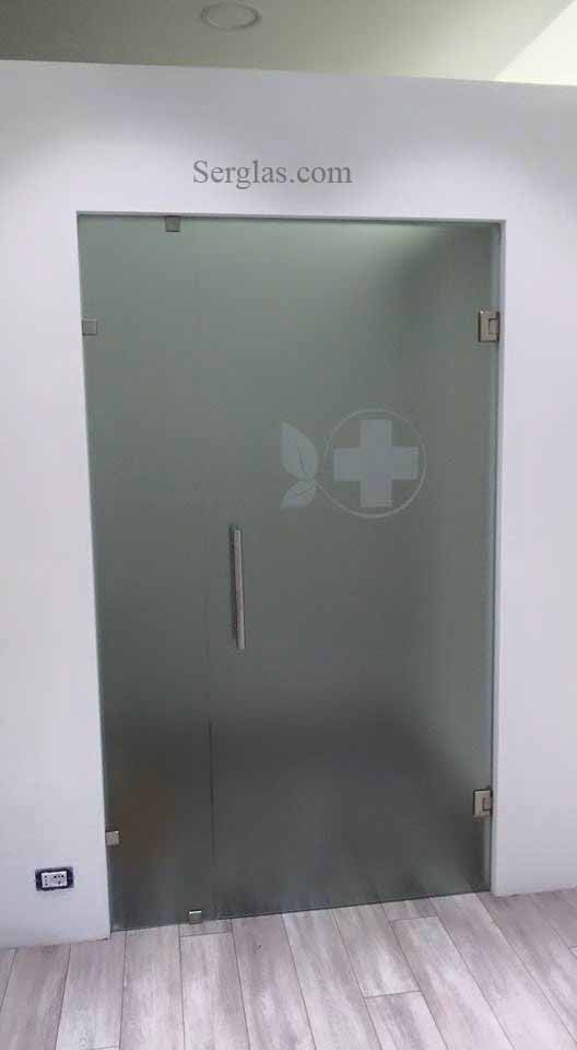 Porta su misura in vetro per farmacia ambulatorio sala attesa vetro murrino realizzata per una porta in legno serglas glasstyle porte vetro vetreria veneziaPiume colorate vetrate per porta in legno TRIESTE con farfalle porta tuttovetro stratificata 5+5 acidataDonna rossa realizzata per una casa in PUGLIA spedizione in tutta Italia porta scorrevole porta arzignano vetreria vicenza vetreria verona ristrutturazione casa vetro design serglas glasstyle e a scrigno doppie porta doppia eclisse porte in vristallo vetreria