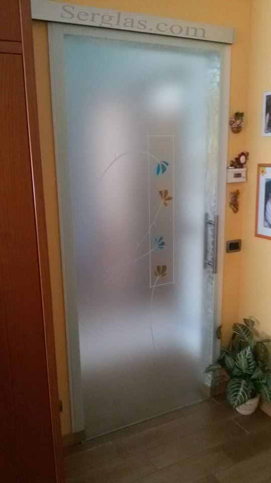 tuttovetro realizzata su misura satinata acidata lavorata fusioni sabbiata murrino realizzata per una porta in legno serglas glasstyle porte vetro vetreria veneziaPiume colorate vetrate per porta in legno TRIESTE con farfalle porta tuttovetro stratificata 5+5 acidataDonna rossa realizzata per una casa in PUGLIA spedizione in tutta Italia porta scorrevole porta arzignano vetreria vicenza vetreria verona ristrutturazione casa vetro design serglas glasstyle e a scrigno doppie porta doppia eclisse porte in vristallo vetreria